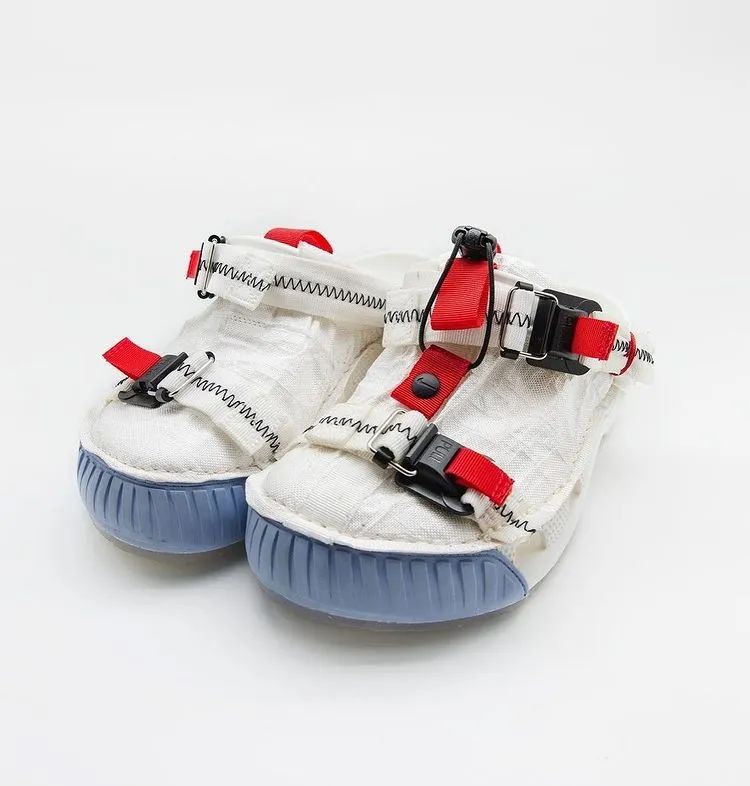 丑帅丑帅！TS x Nike「宇航员3.0」洞洞拖鞋上脚，你会买吗？-Supreme情报网