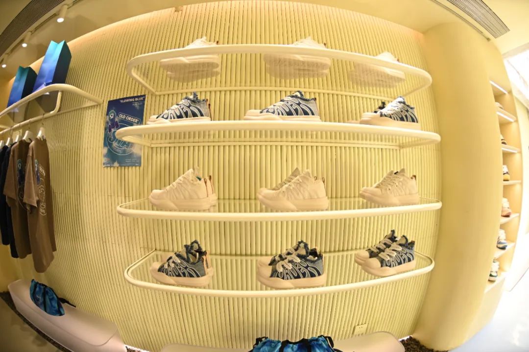 太狂了！中国第1家国潮球鞋专门店开业，空降广州..-Supreme情报网