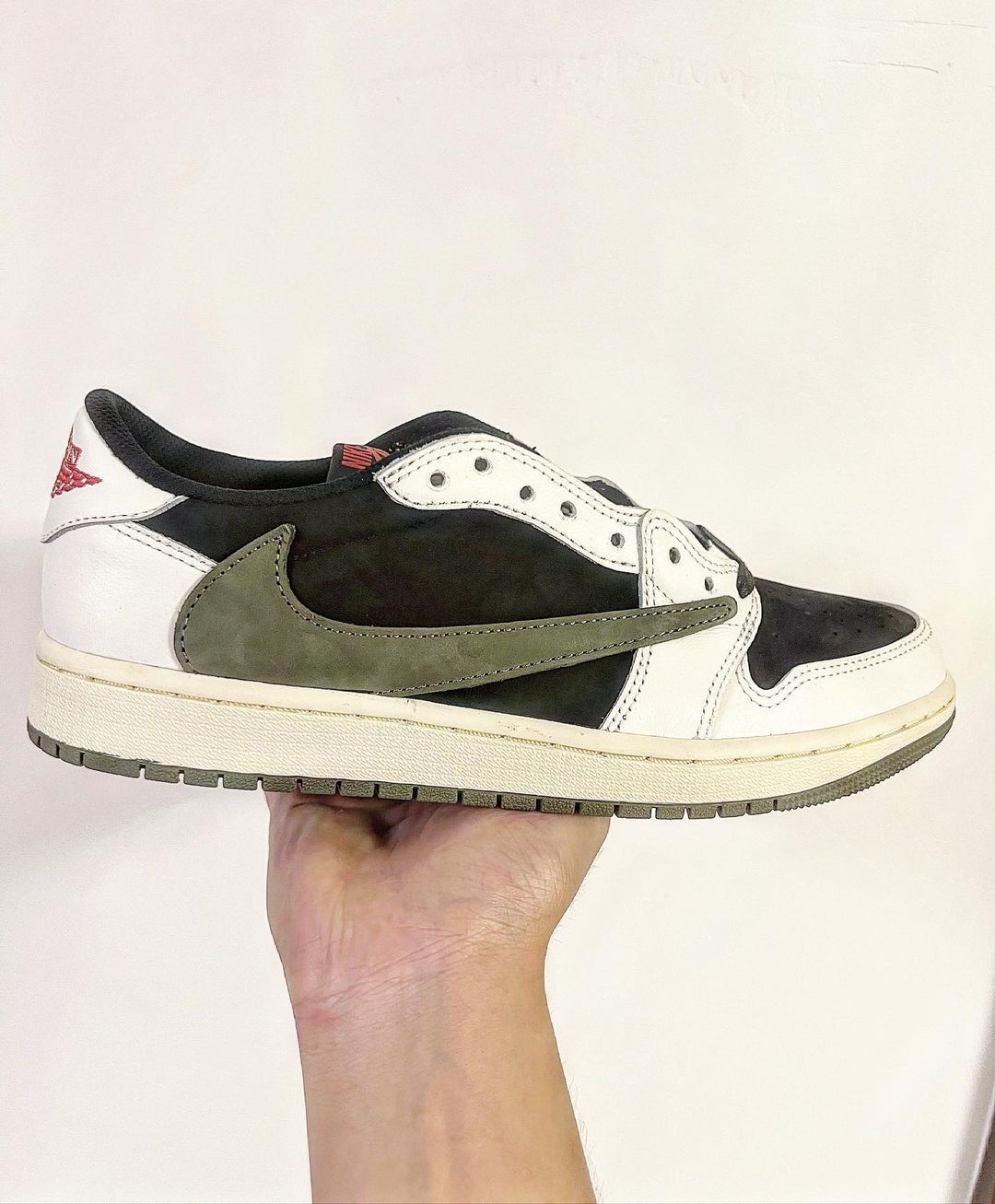 最后一双！Travis Scott x AJ1「倒勾5.0」提前上脚泄露，你冲吗？