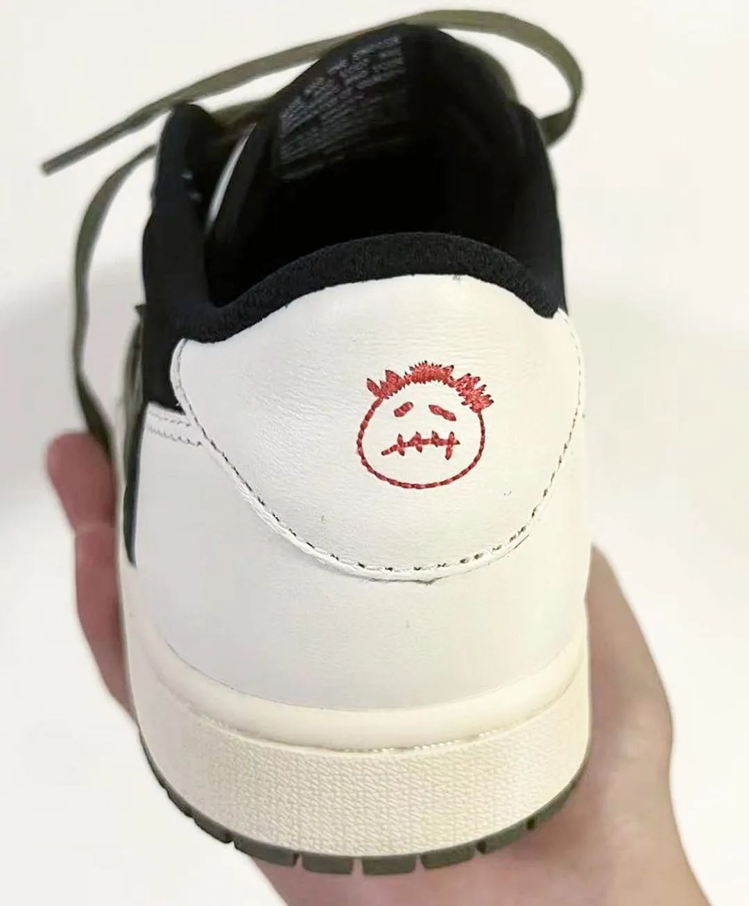 最后一双！Travis Scott x AJ1「倒勾5.0」提前上脚泄露，你冲吗？