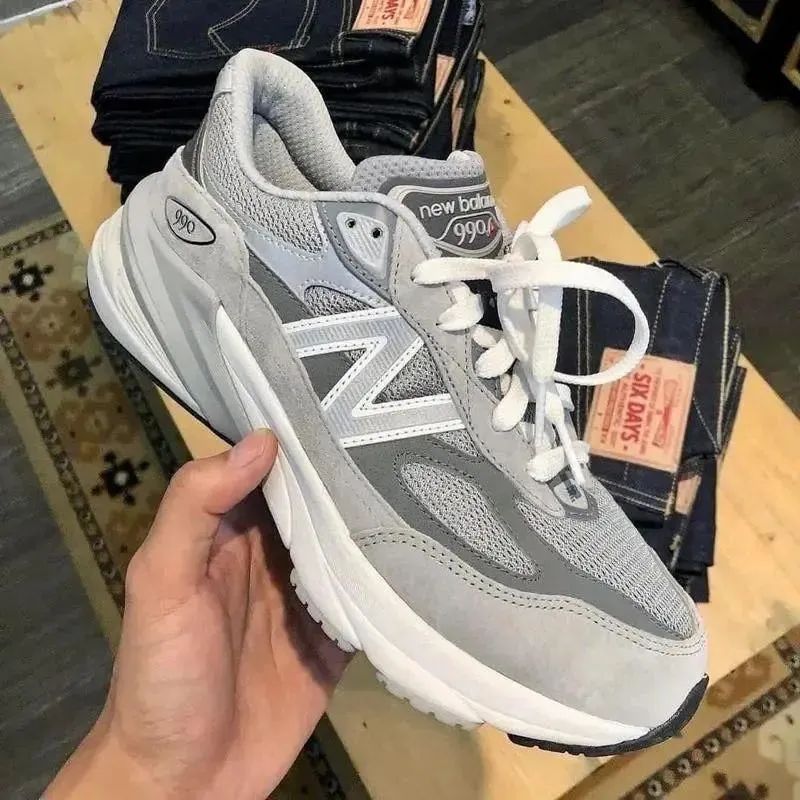 大量泄露！New Balance 990第一款「元祖灰」V6官图，快发售了！