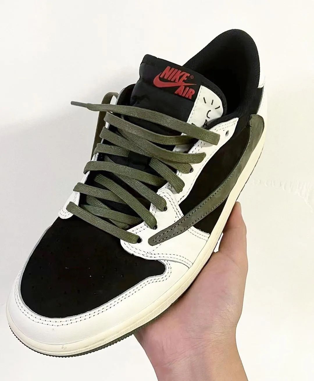 最后一双！Travis Scott x AJ1「倒勾5.0」提前上脚泄露，你冲吗？