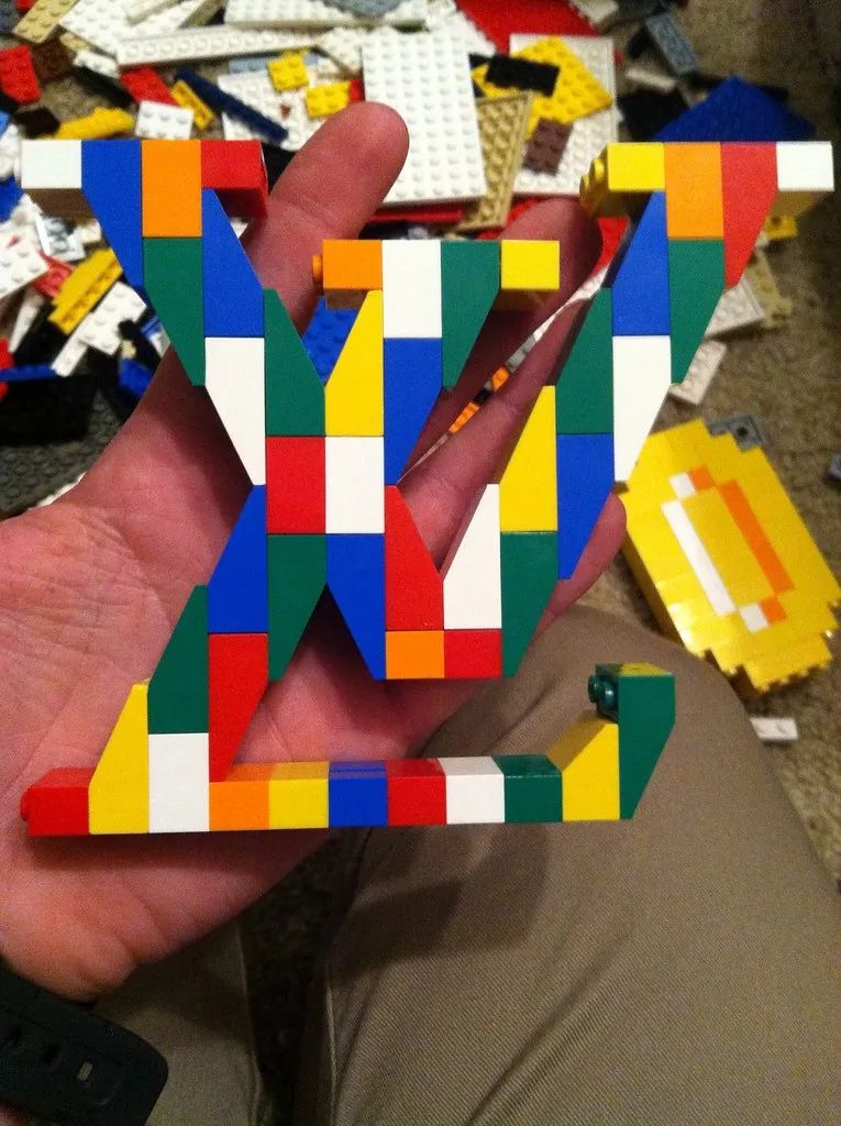 LV x 「乐高LEGO」联名计划曝光，这个积木太豪了...
