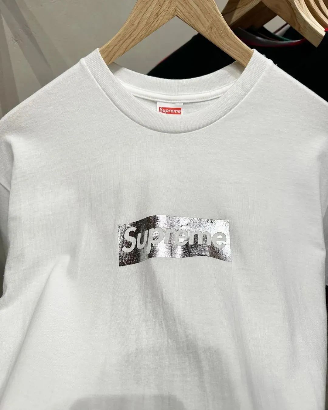 Supreme开业限定「白银」Box Logo T恤提前泄露！今晚开抢！