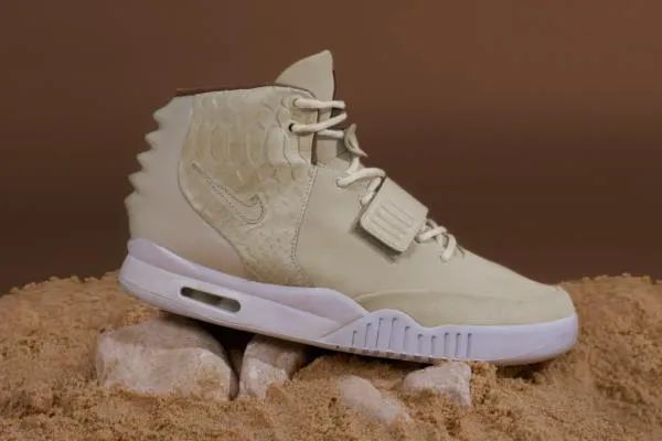 帅啊！耐克Air Yeezy 2「黑白奥利奥」实物曝光了...