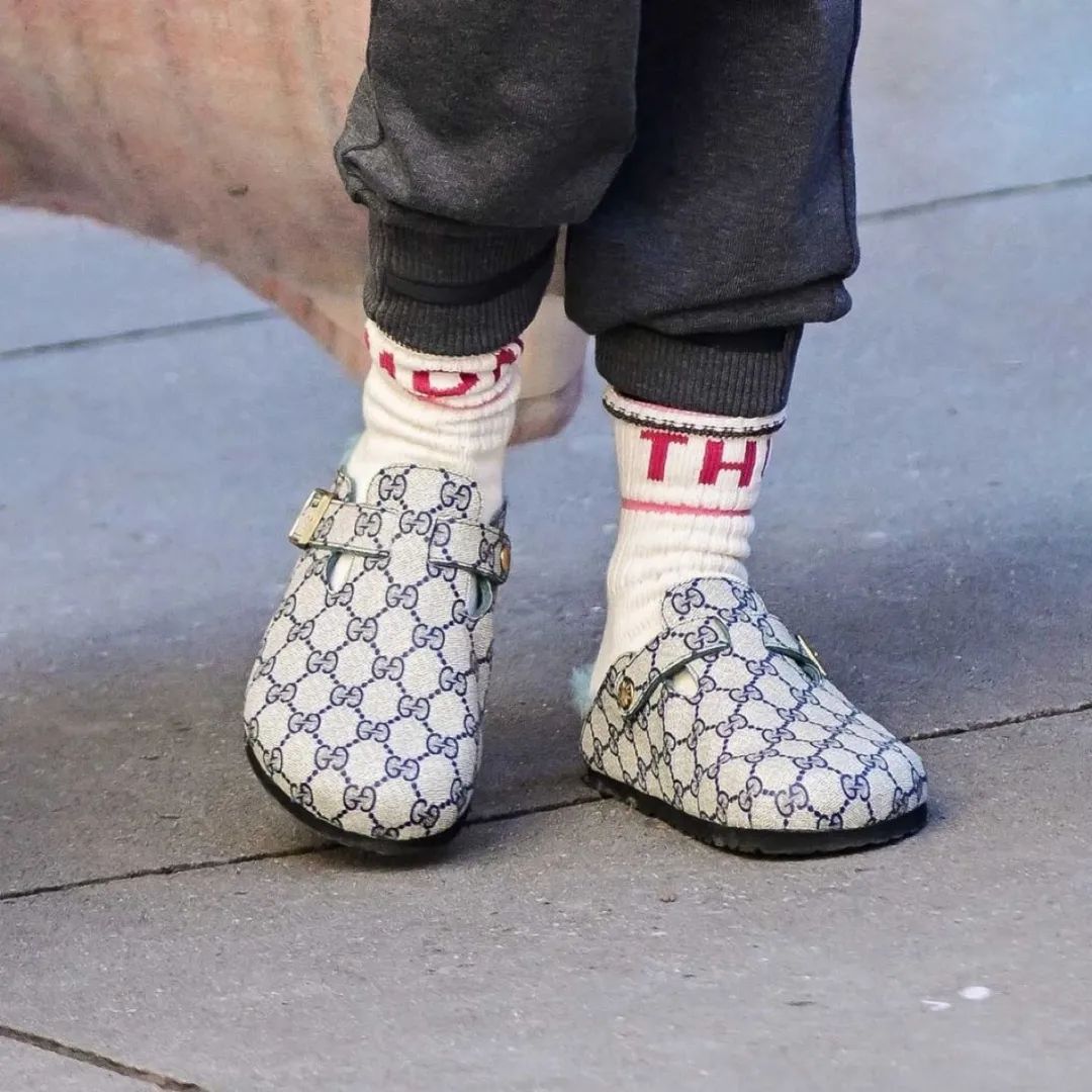又打脸！「Gucci x 勃肯鞋」联名被她提前上脚曝光了，确认发售！