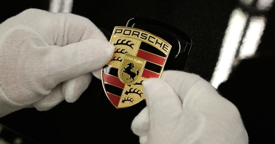 重磅！保时捷Porsche「卡宴」新款曝光发售，三连屏抄蔚来？？