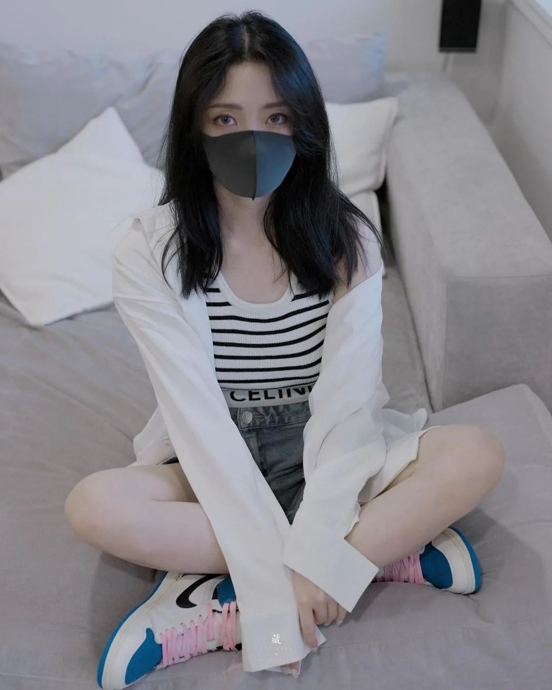 HongKongDoll上身穿OFF-WHITE™，玩偶姐最近可太潮了.....