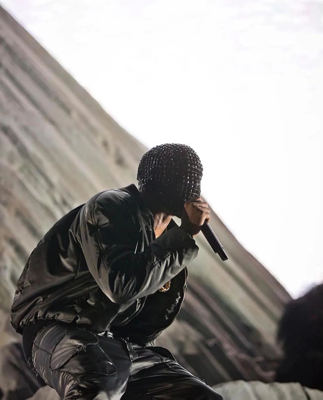 顶级原味儿！Kanye x 马吉拉「水晶头套」被人倒卖，仅售32万！