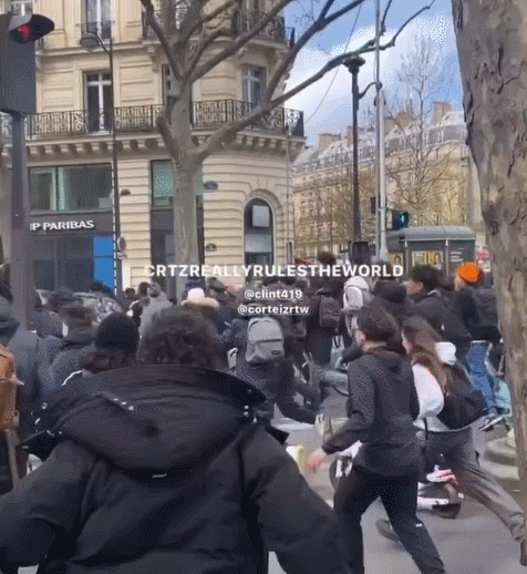 一双鞋引起大群殴，巴黎警察都来了....