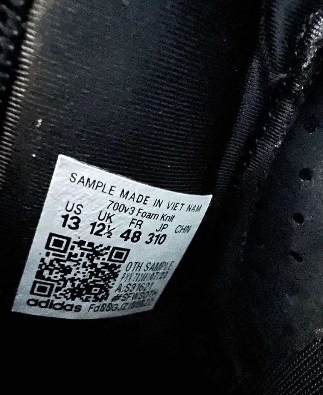 Yeezy 700「一脚蹬」被曝光，会发售吗？