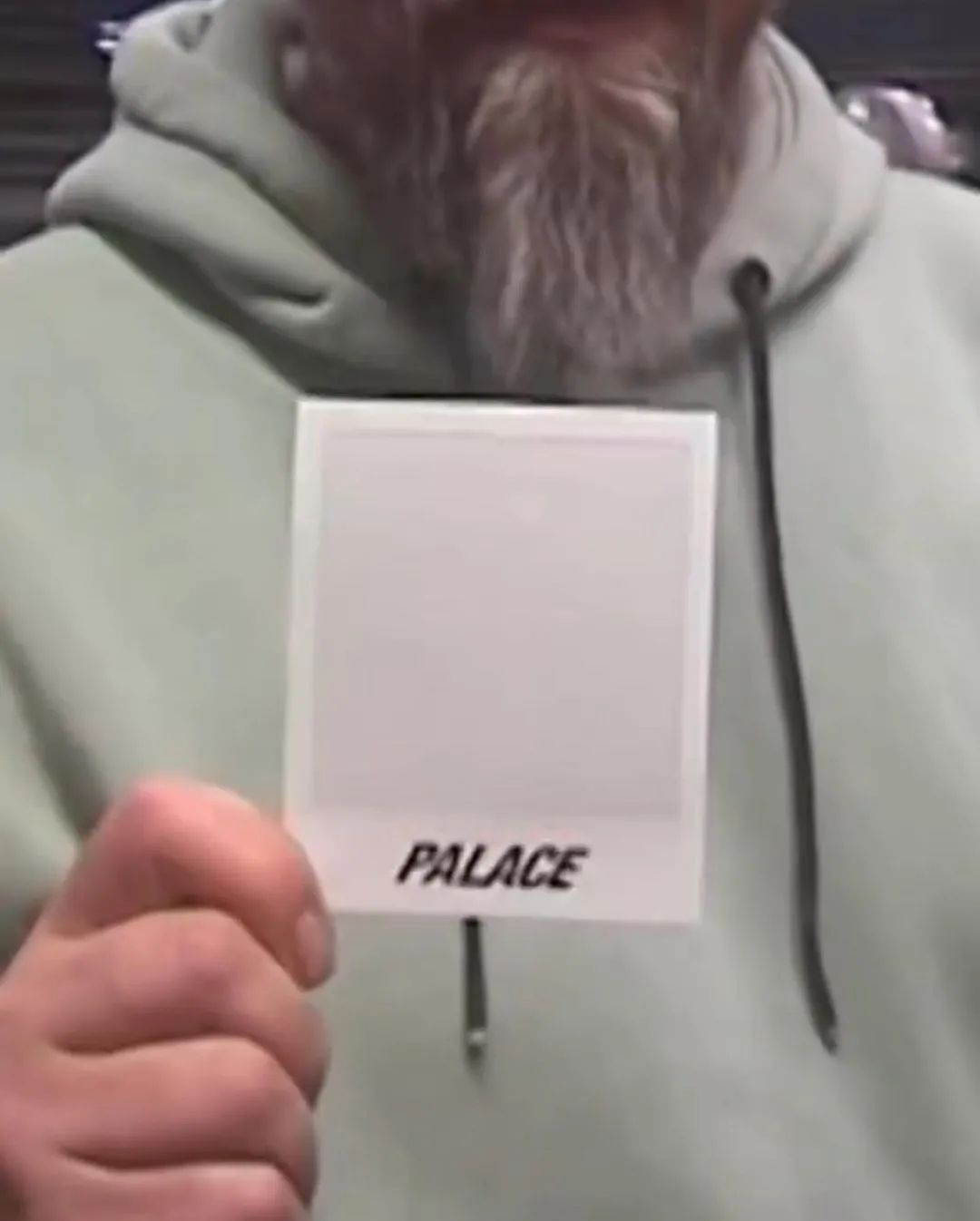 重磅！Palace x 「宝丽来」联名拍立得曝光，下周确认发售！