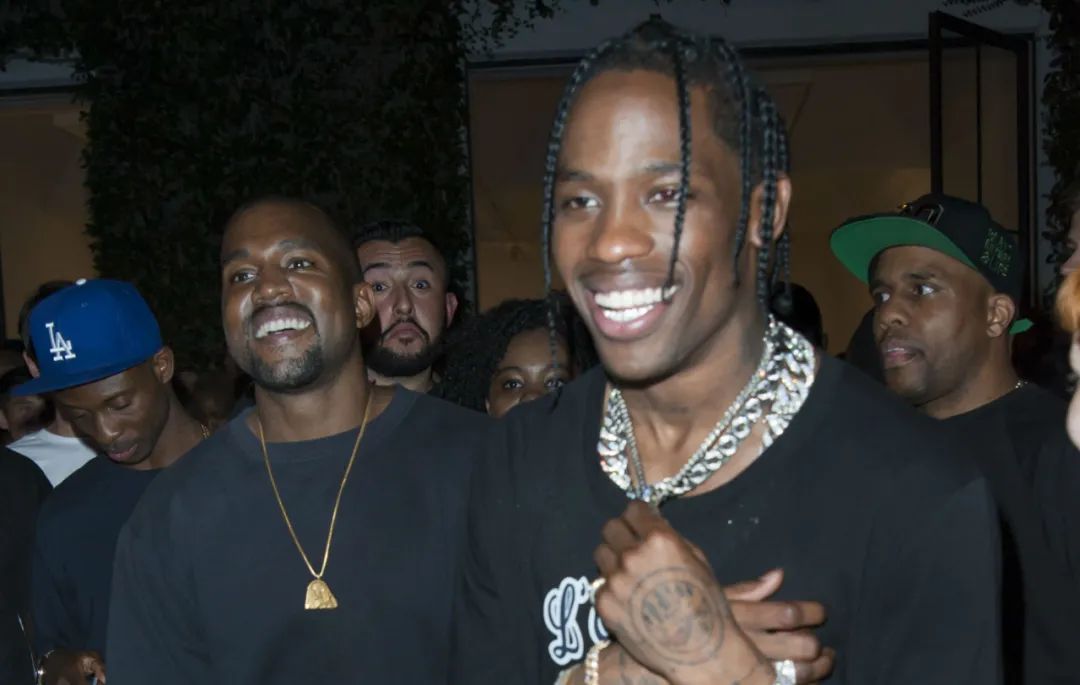 Ye笑了！Travis Scott「倒钩」抄袭Air Yeezy？打版前姐夫？