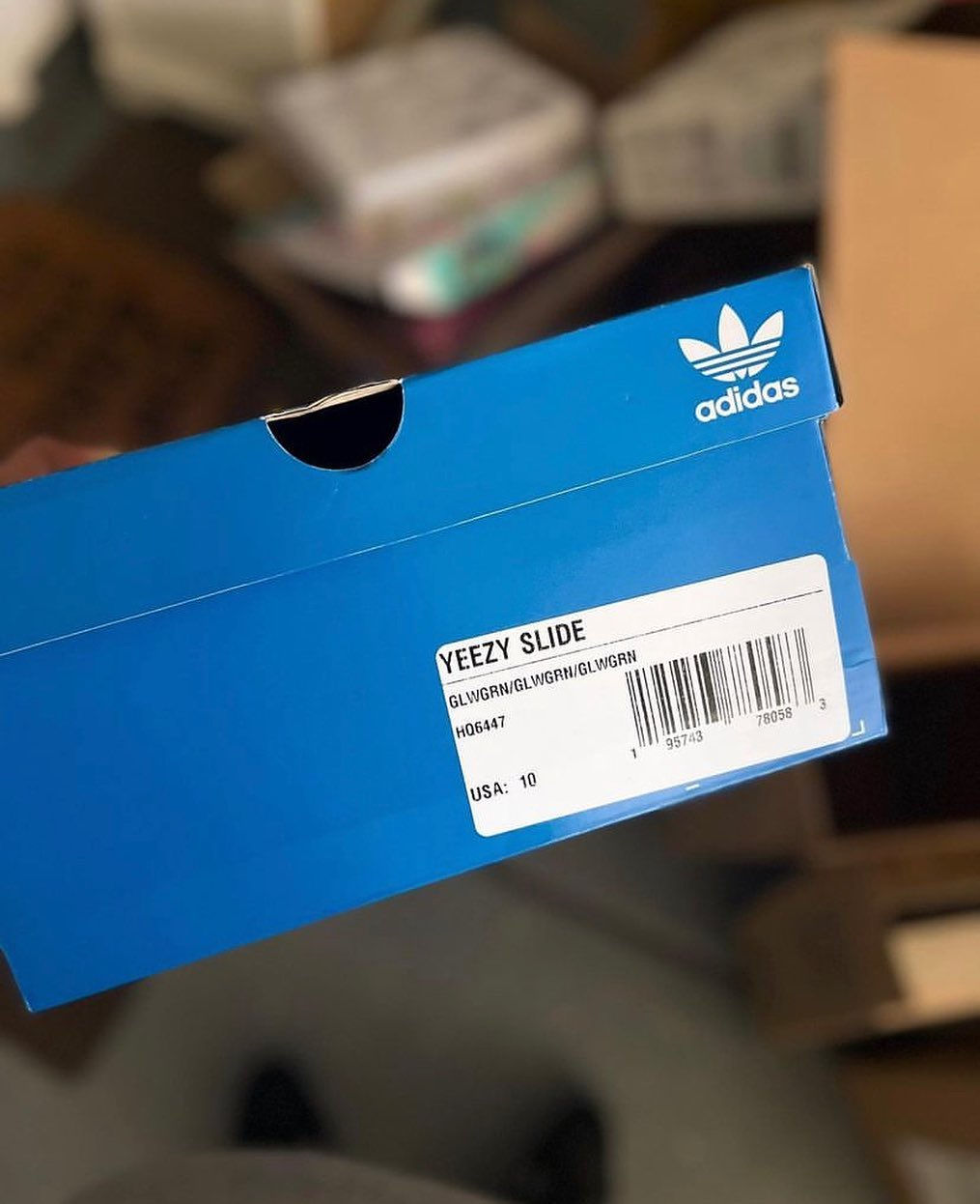 「Yeezy鞋盒」换成三叶草蓝盒了？？