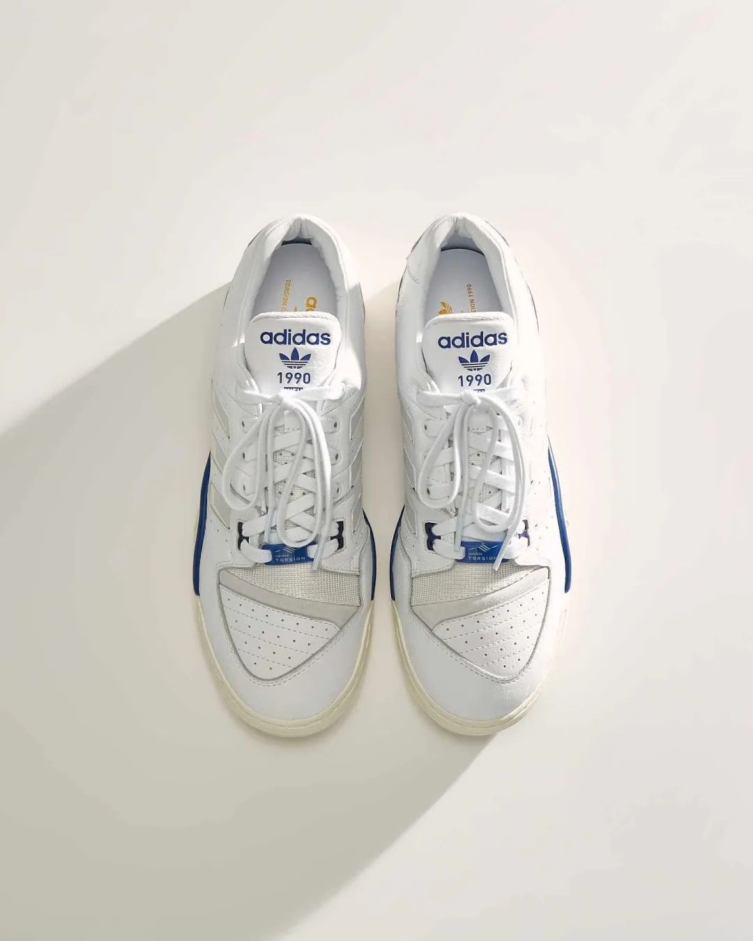阿迪 x Kith联名「小白鞋」计划曝光，今天就要发售！
