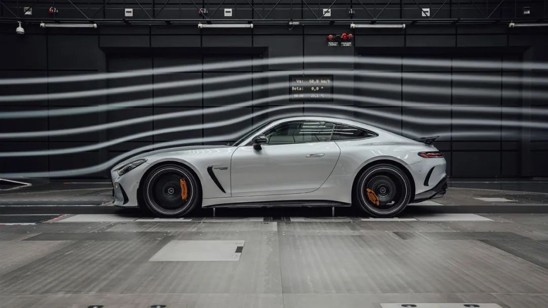 开怼保时捷911！奔驰AMG GT「四座跑车」新款曝光了！