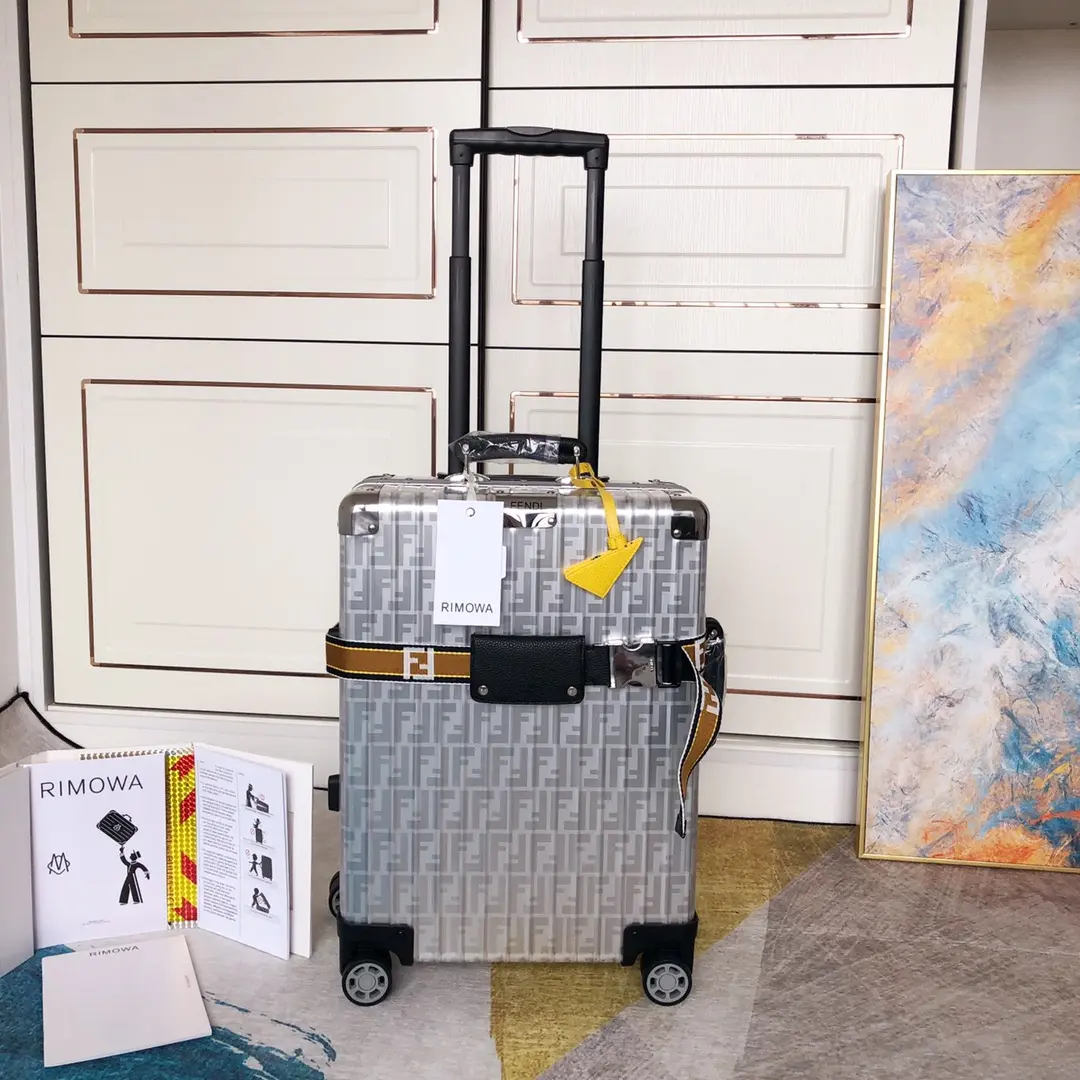 涨疯了！「日默瓦Rimowa」联名的行李箱，都成了理财成品？？