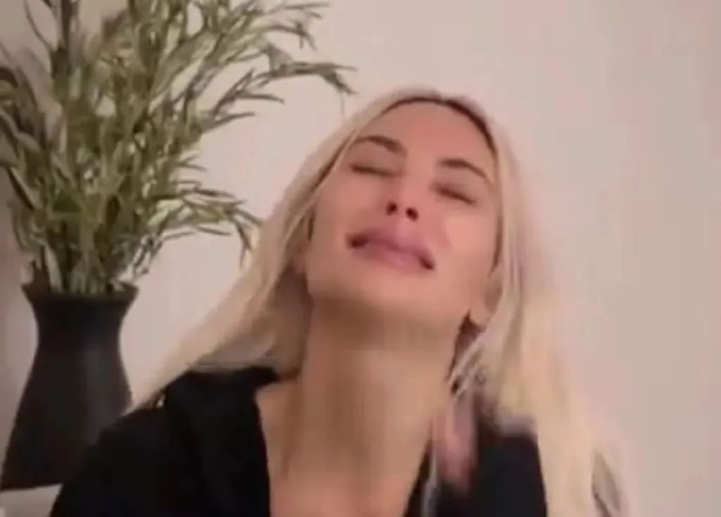 当Kanye坎爷的老婆，就能「穿衣自由」！