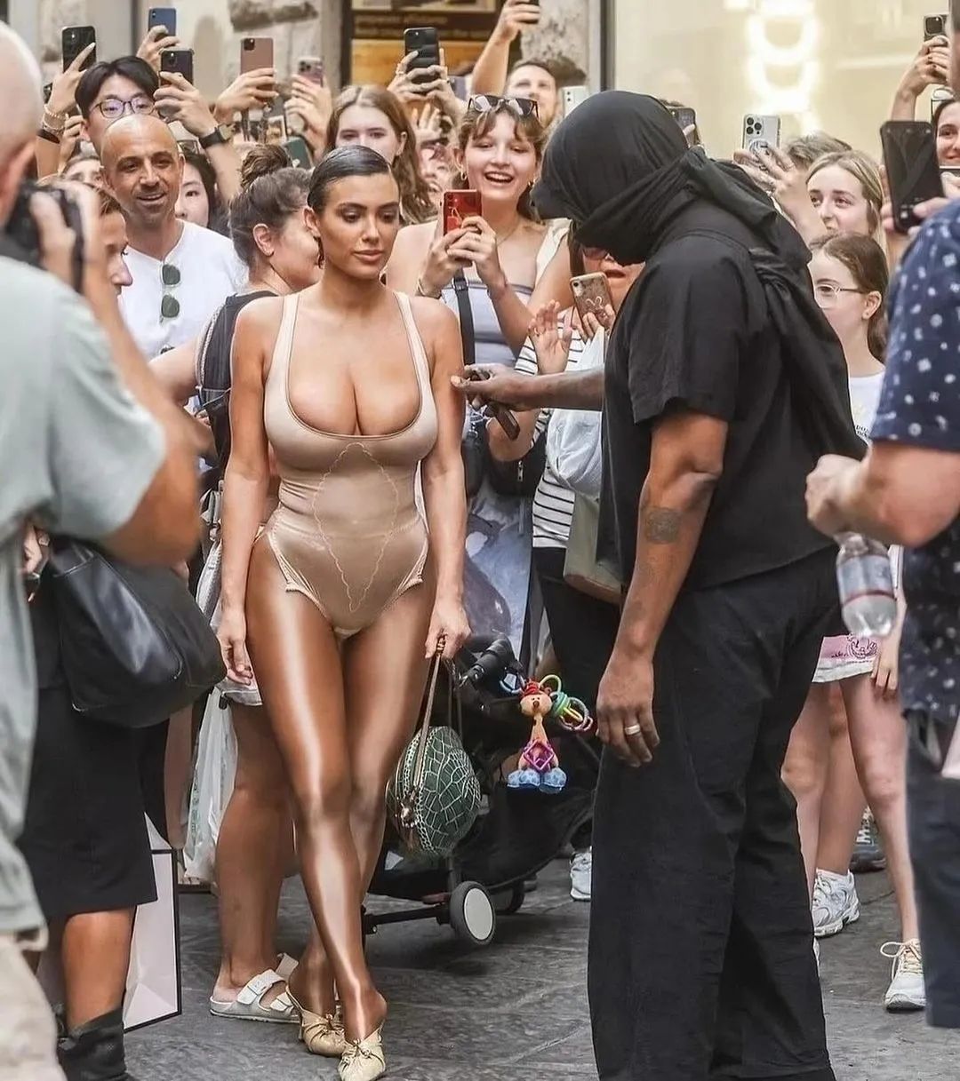 当Kanye坎爷的老婆，就能「穿衣自由」！