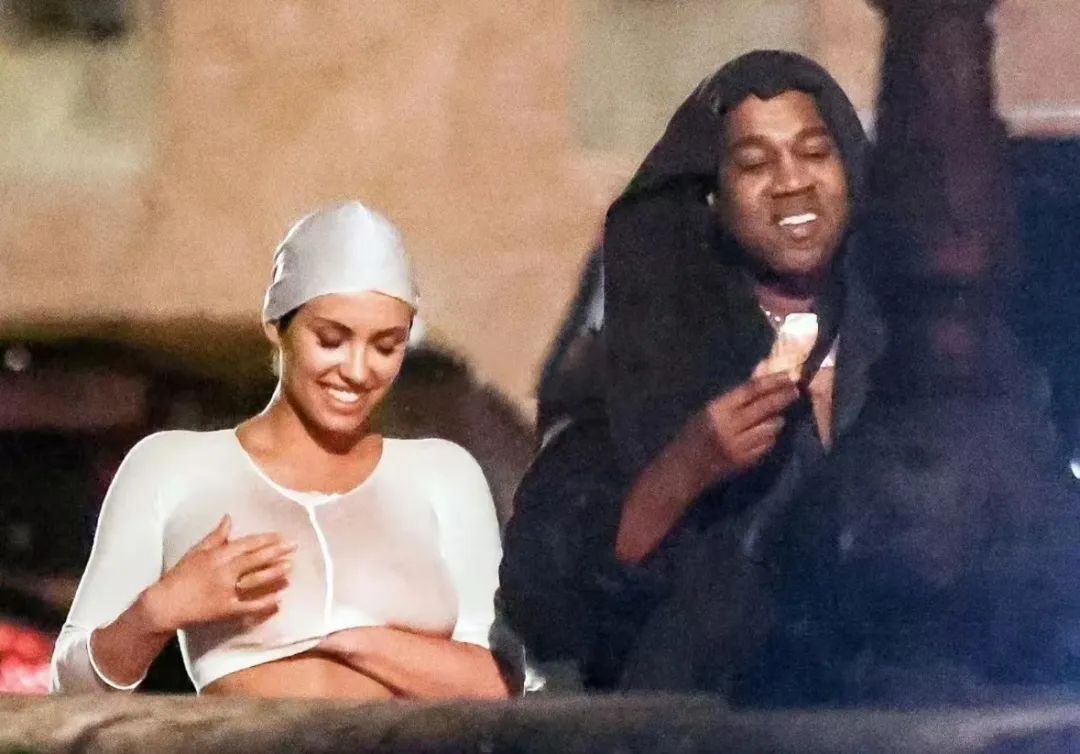 当Kanye坎爷的老婆，就能「穿衣自由」！