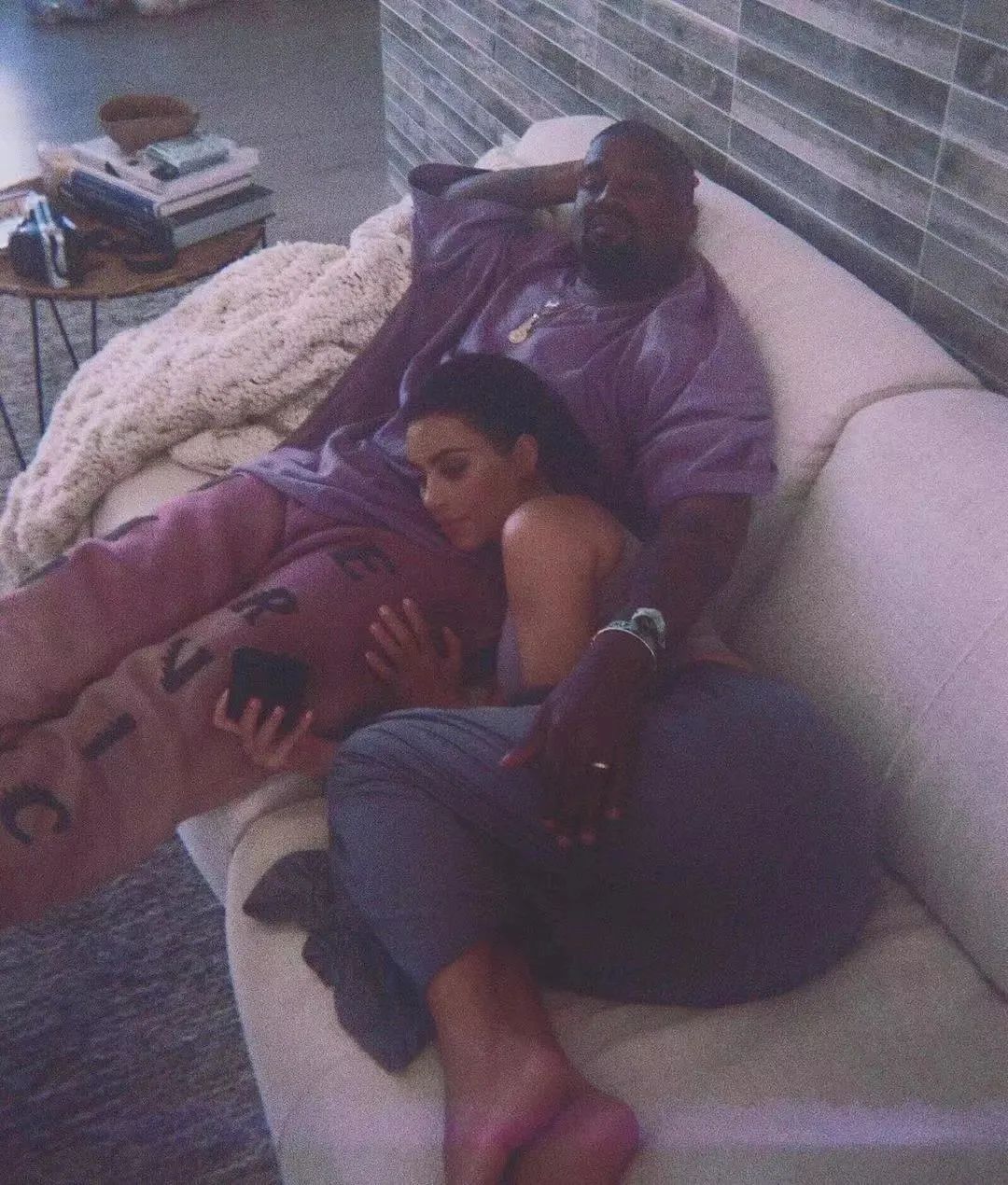 当Kanye坎爷的老婆，就能「穿衣自由」！