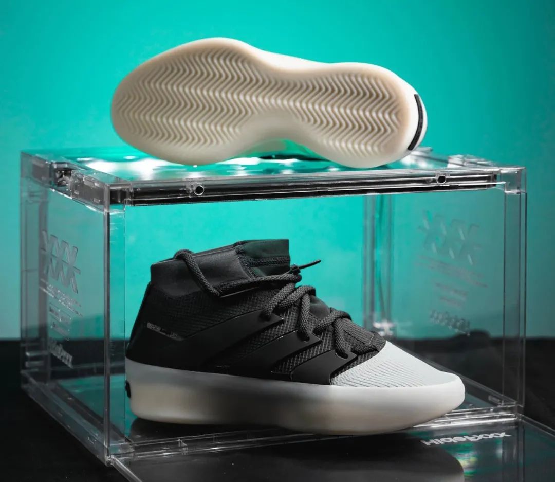 「阿迪 x FOG」首发鞋款确认，终于要发售了...