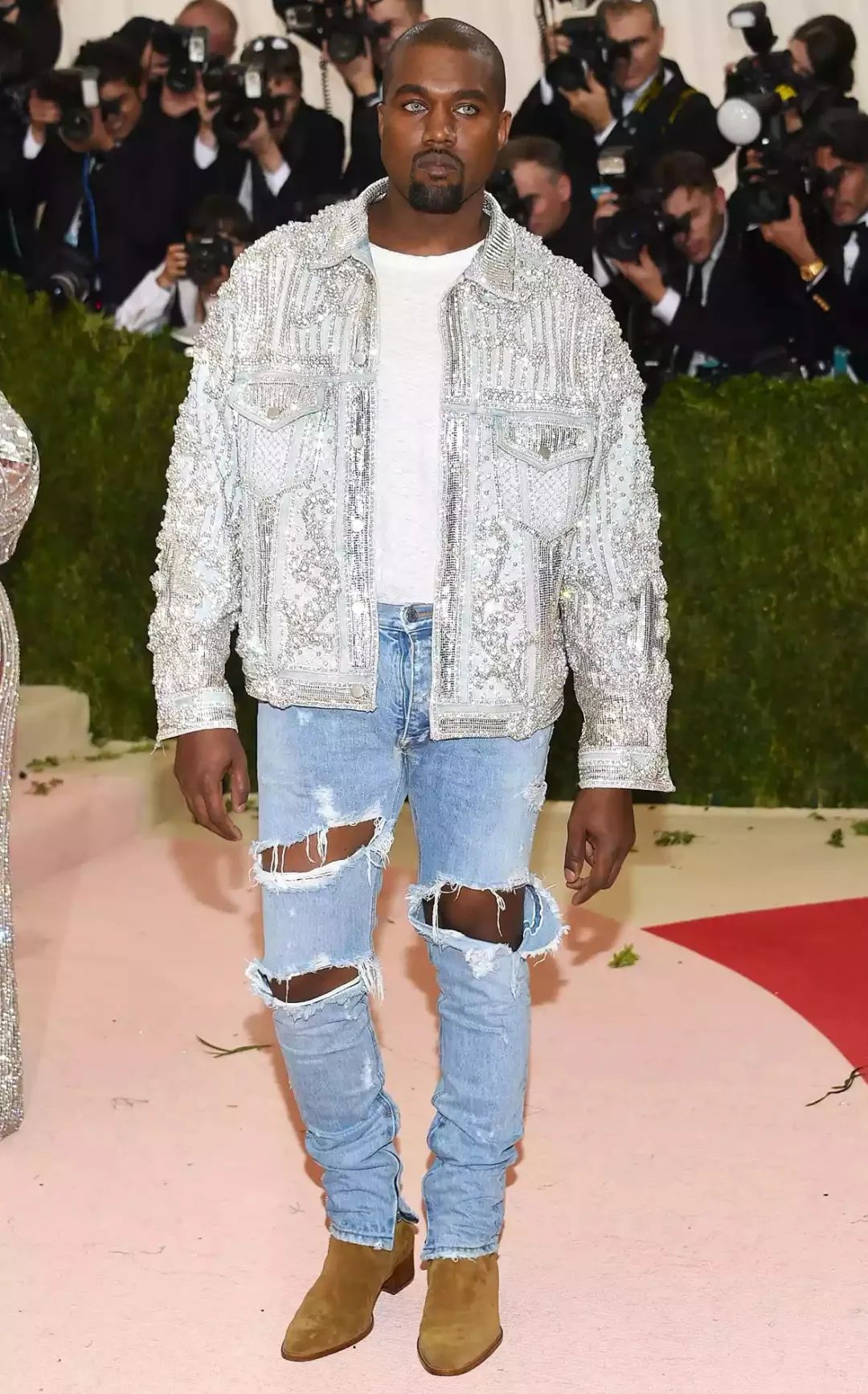 当Kanye坎爷的老婆，就能「穿衣自由」！