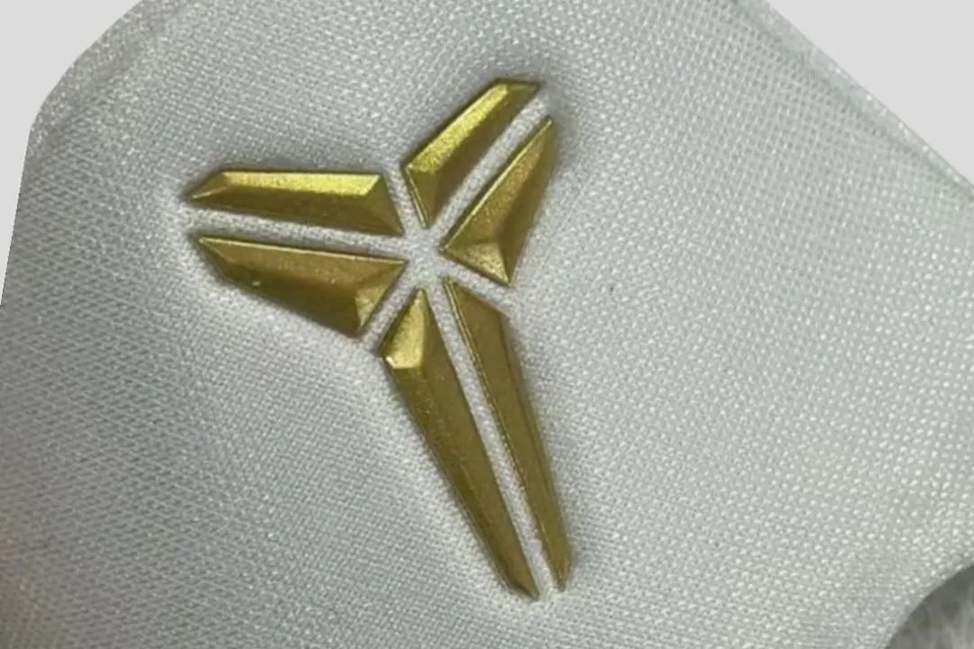 科比Kobe 6「白金」配色实物泄露,布克提前上脚了~ 科比Kobe 6「白金」配色实物泄露,布克提前上脚了~-Supreme情报网