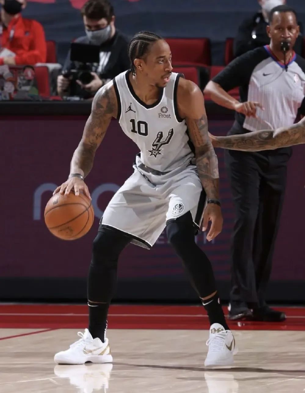 科比Kobe 6「白金」配色实物泄露,布克提前上脚了~ 科比Kobe 6「白金」配色实物泄露,布克提前上脚了~-Supreme情报网