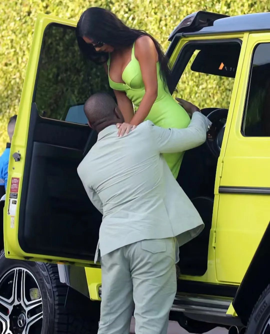当Kanye坎爷的老婆，就能「穿衣自由」！