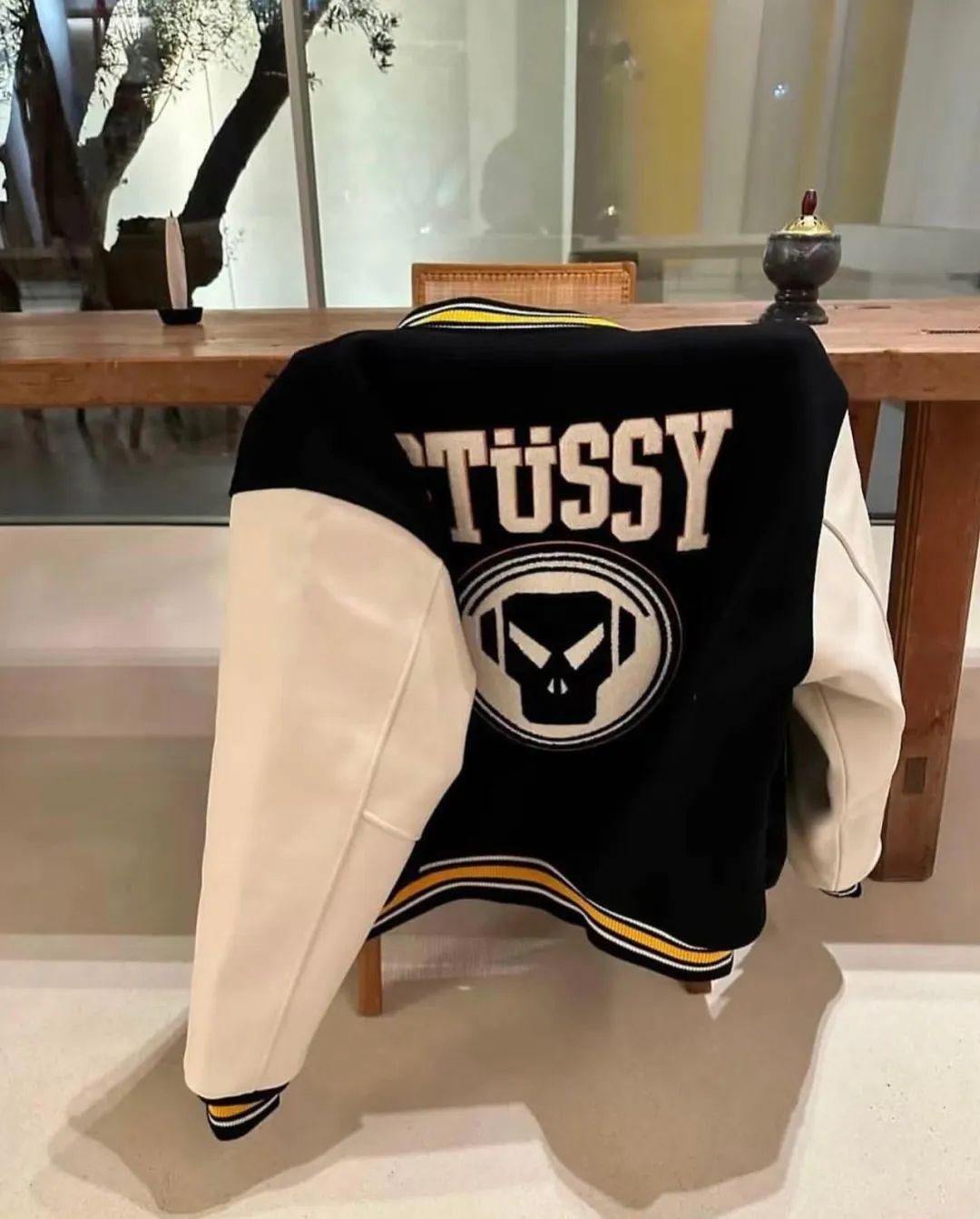 帅拉了！「Stussy」联名棒球夹克曝光，传明年正式发售！