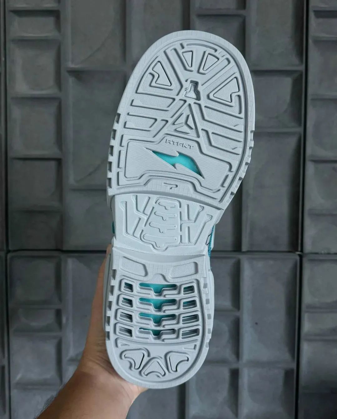 Nike「官方假鞋」提前上脚，还公开发售了...-Supreme情报网