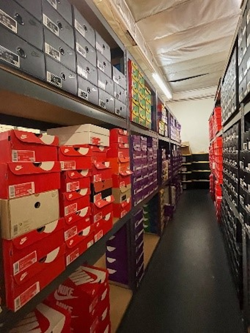 LA大新闻：总价3500w元的Nike球鞋被洗劫一空，还有「倒钩AJ1」..