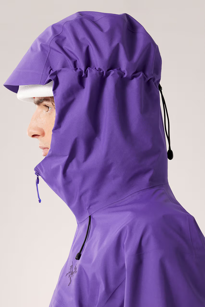 秒售罄！始祖鸟Arc’teryx「银幻紫」冲锋衣，正式发售了！
