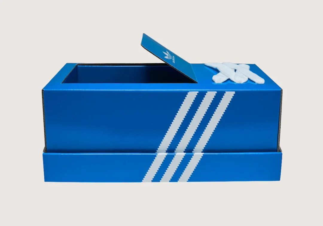 阿迪App突袭！官方出了一双能穿的「鞋盒」，4.1愚人节发售...