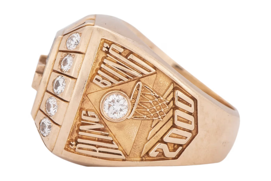 670w成交！「科比」2000年第一枚冠戒指被被拍卖，历史新高！