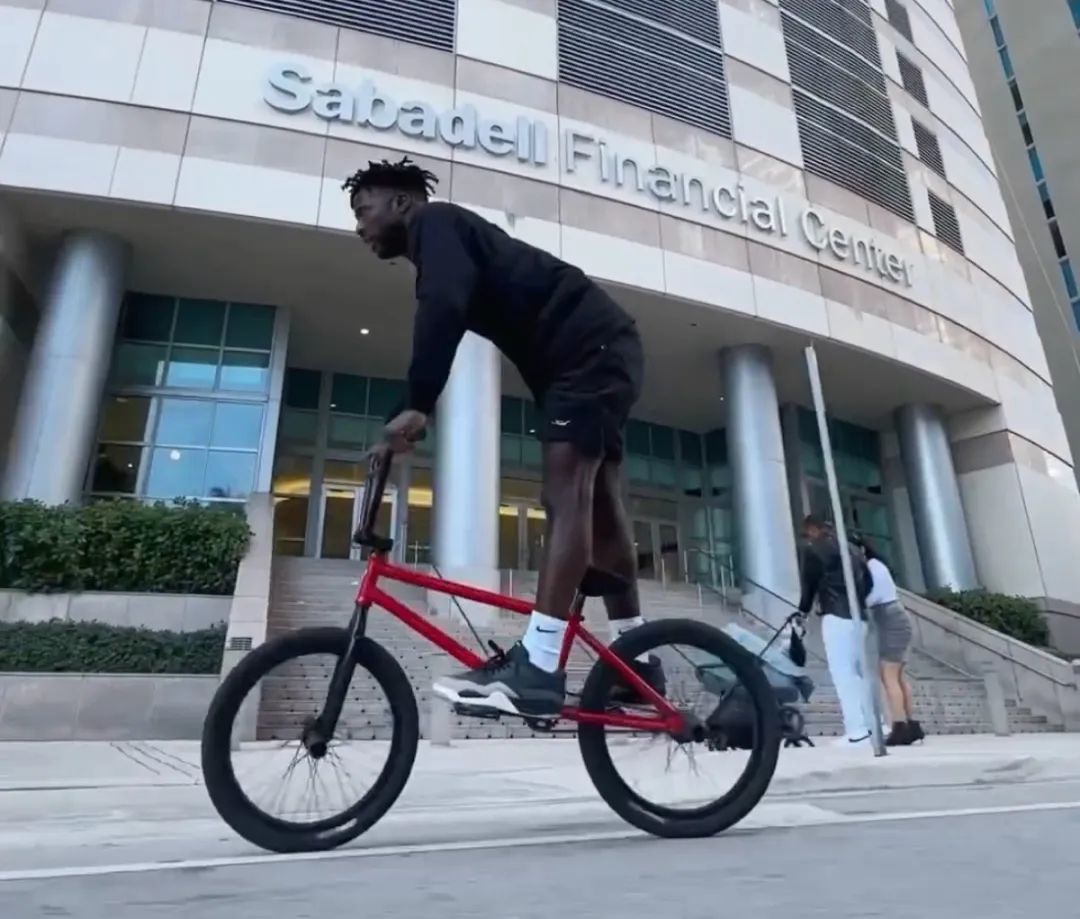 新尿渍！「Nigel Sylvester x AJ4」联名提前上脚了，确认发售！