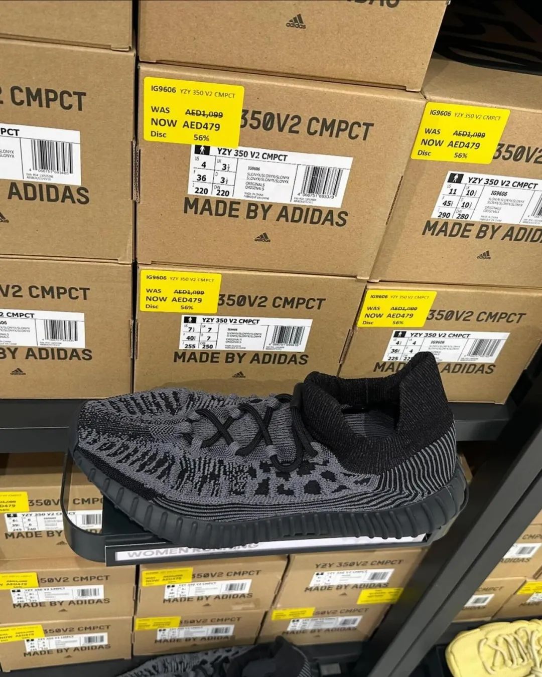 极品捡漏？「Yeezy」上奥特莱斯了，5折开卖啊...