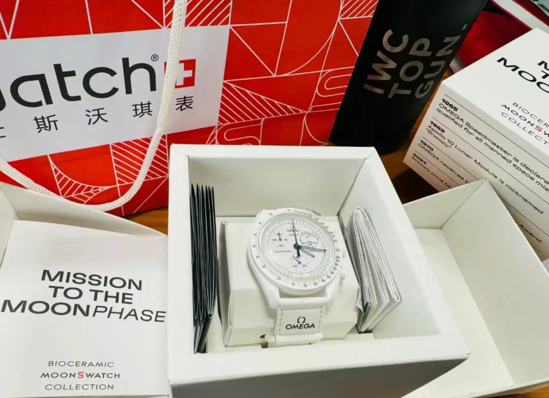 大爷大妈排队抢？「Swatch x 欧米茄」新联名又要发售了...