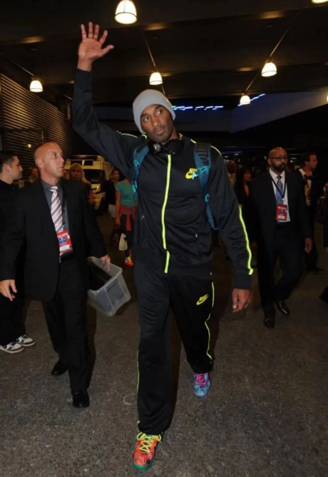 王炸！溢价过万「科比Kobe 8」What The重新复刻，发售日确认！
