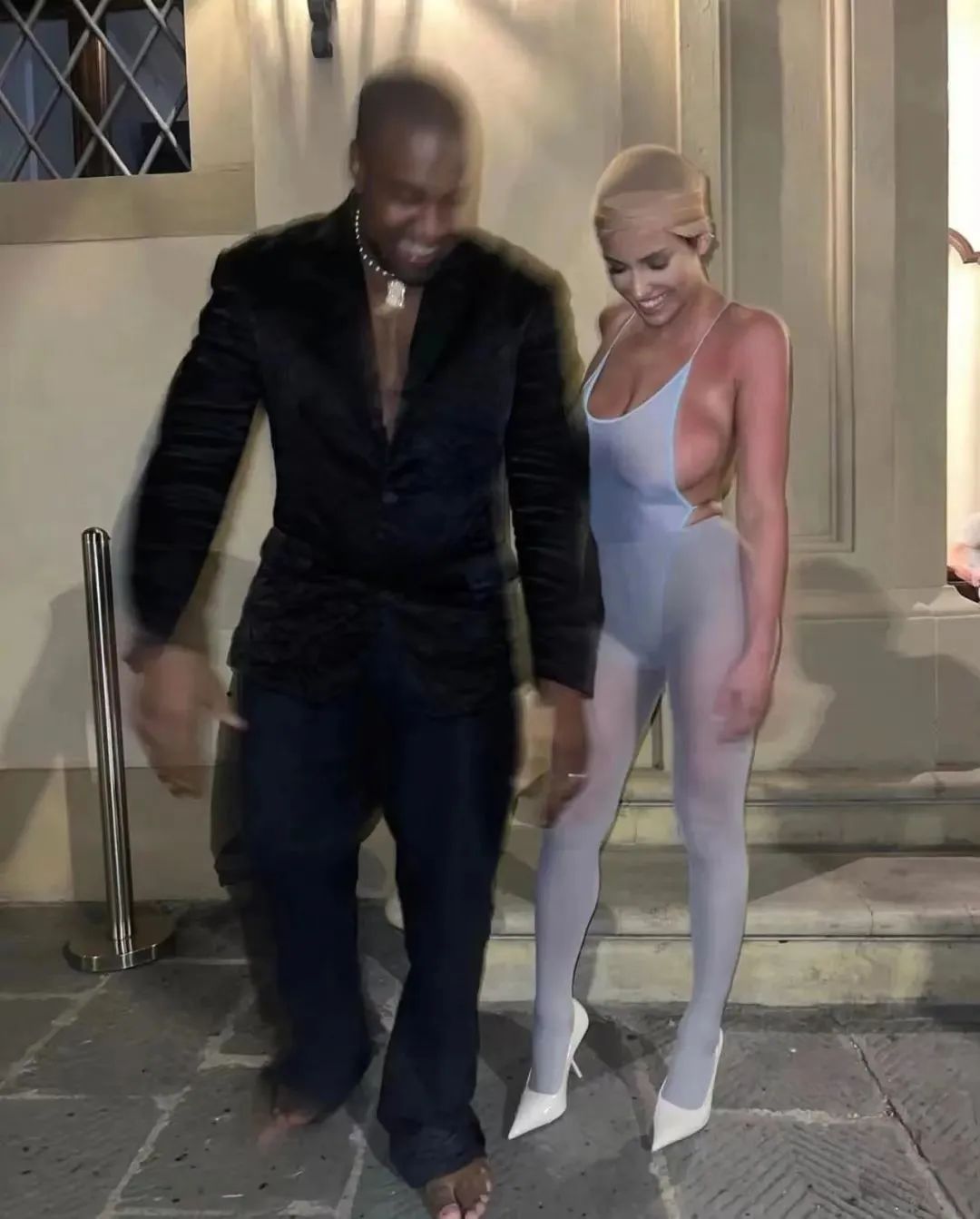 穿衣自由yyds！「Kanye老婆」真空开路虎到比佛利逛街，被拍了..-Supreme情报网