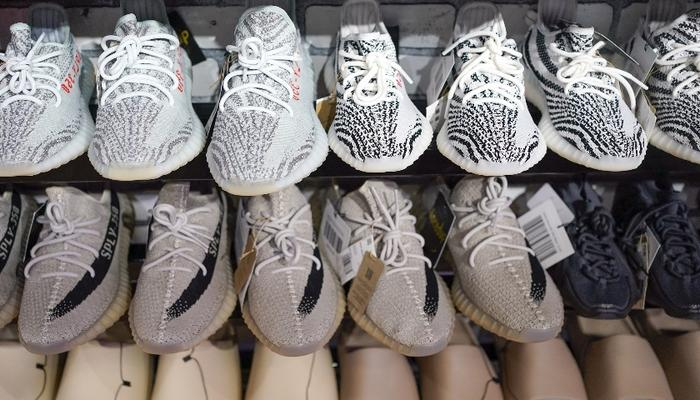 大撕逼！Kanye侃爷又把「Yeezy设计总监」开除了...