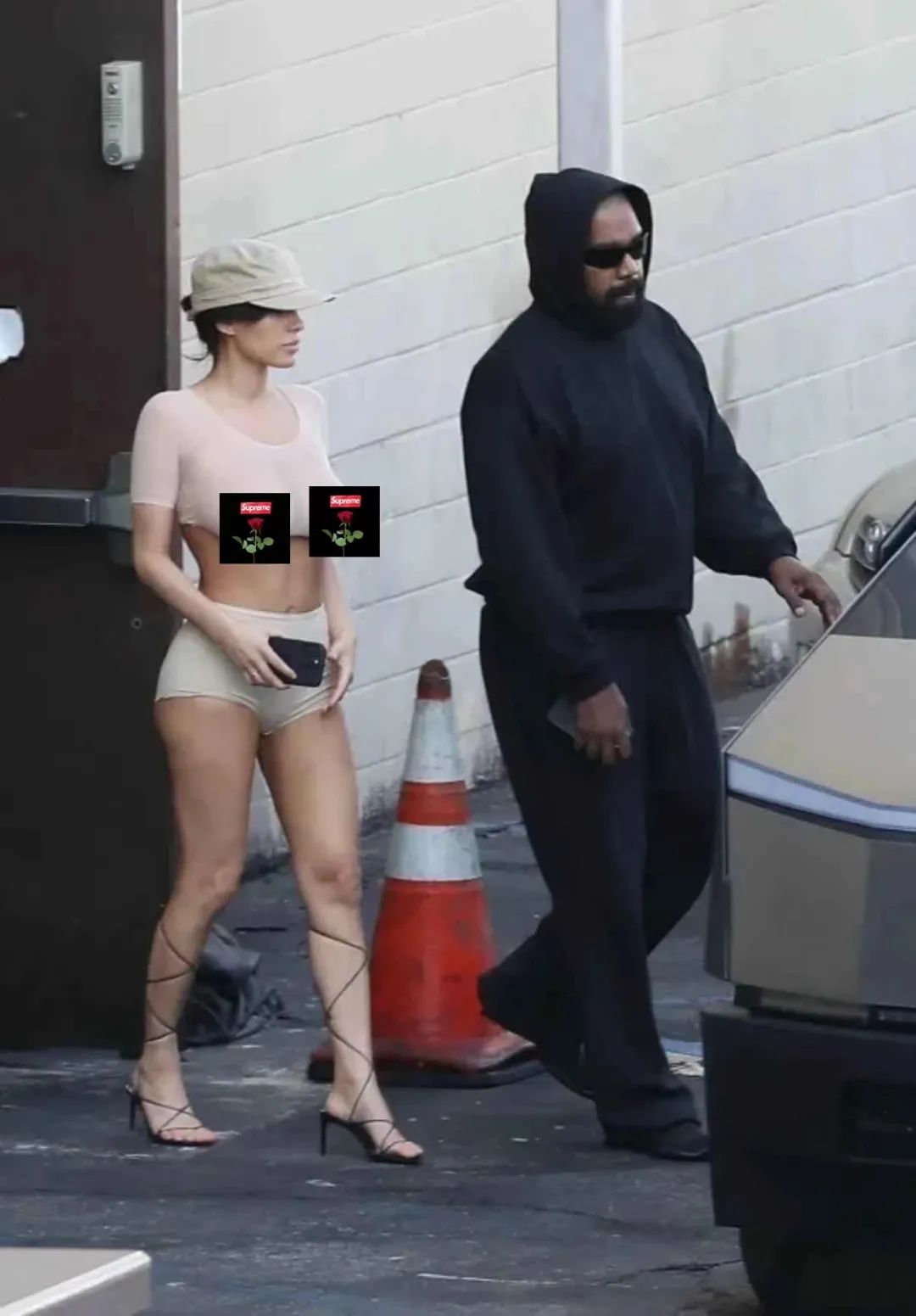 穿衣自由yyds！「Kanye老婆」真空开路虎到比佛利逛街，被拍了..-Supreme情报网