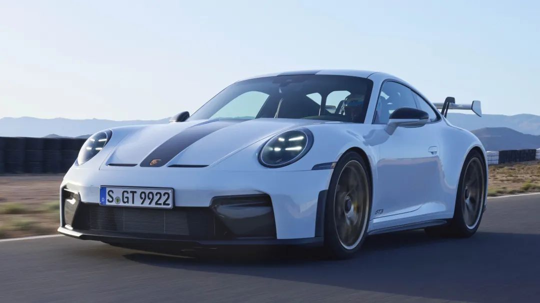 重磅：「保时捷911」新一代车王GT3正式发售，只要226.8w！