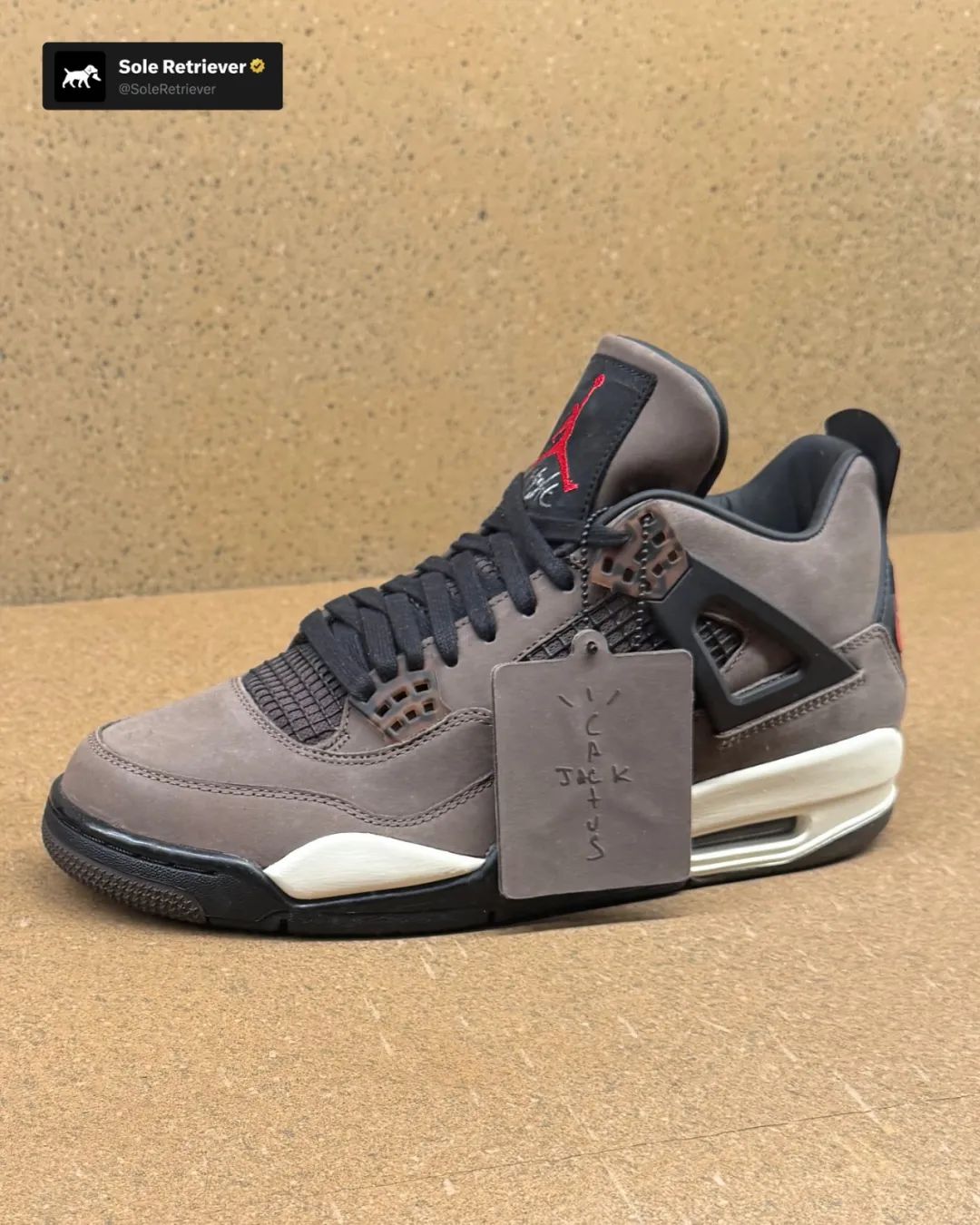 溢价2k+！「Travis Scott x AJ4」亲友限定，都出平替了...