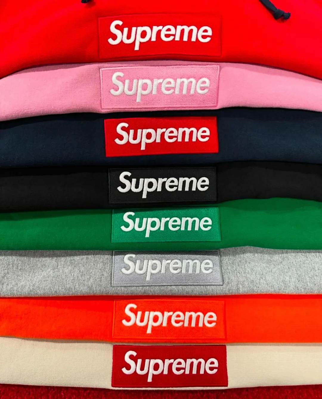 1500人排队！Supreme的「Box Logo」卫衣发售现场，还是这么风骚啊...