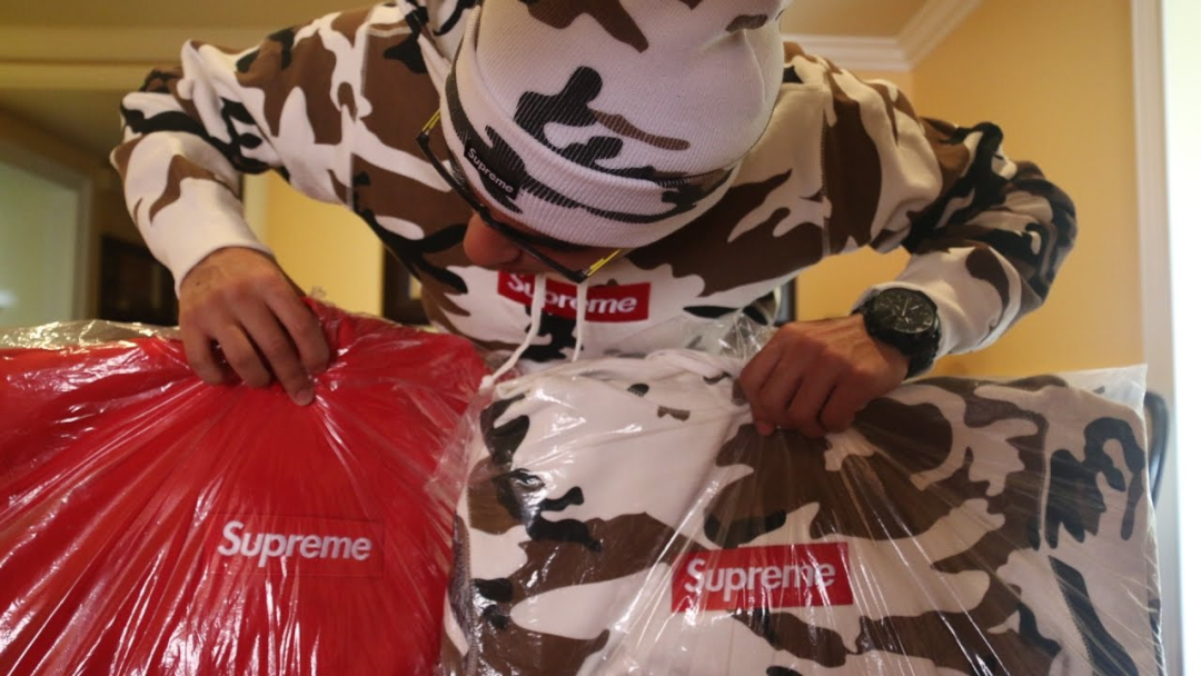 1500人排队！Supreme的「Box Logo」卫衣发售现场，还是这么风骚啊...