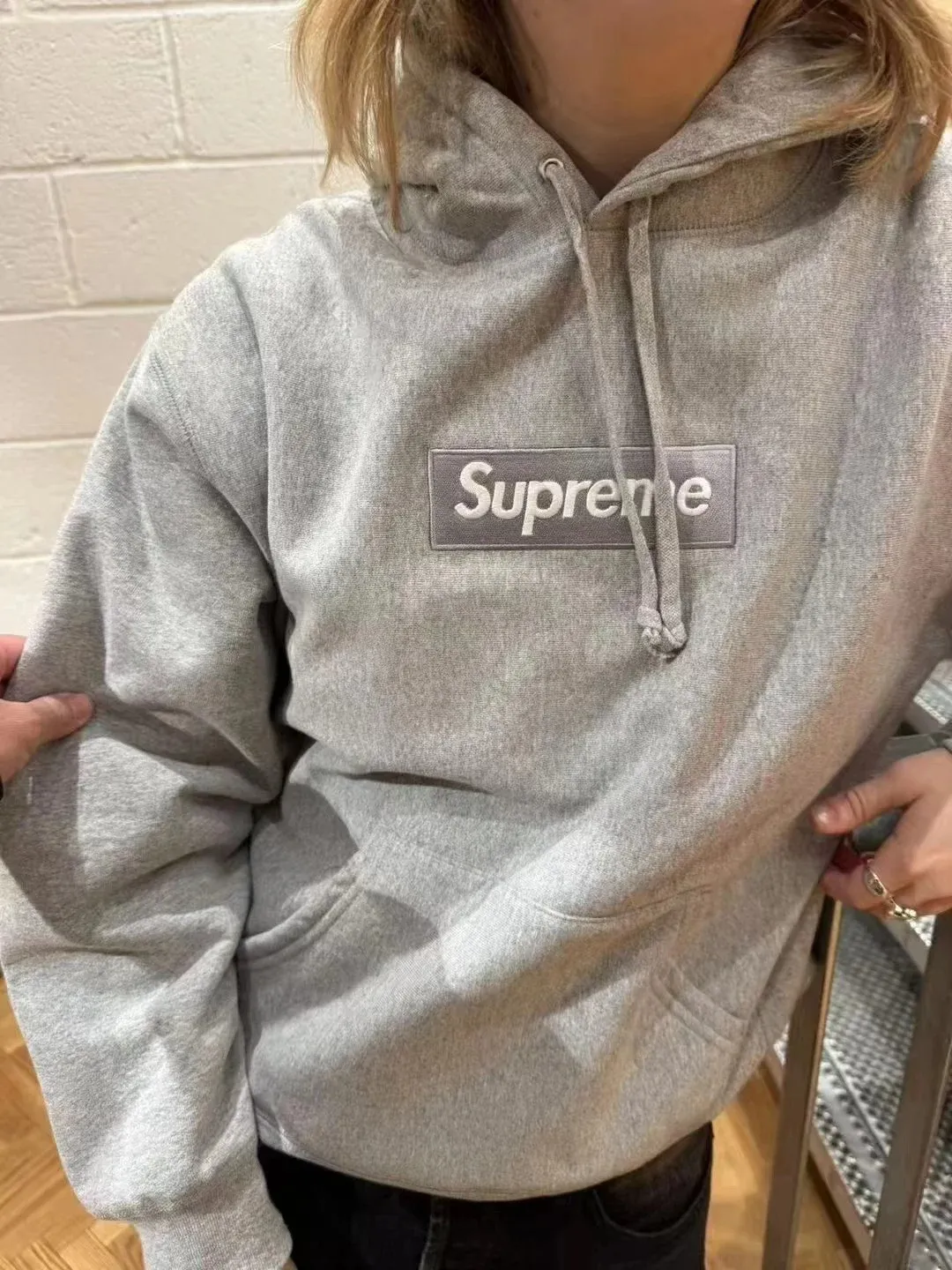 1500人排队！Supreme的「Box Logo」卫衣发售现场，还是这么风骚啊...