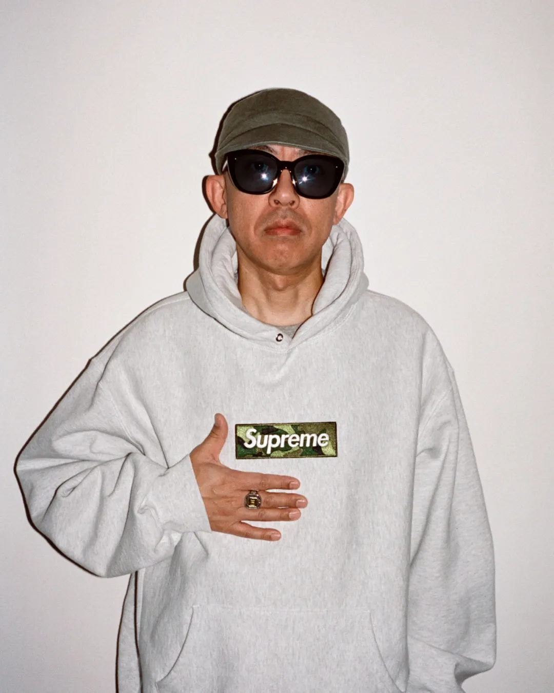 1500人排队！Supreme的「Box Logo」卫衣发售现场，还是这么风骚啊...