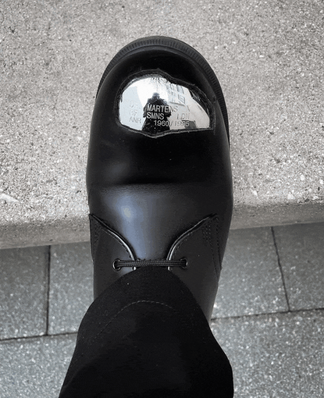 突发：「Dr. Martens马丁靴」大裁员、销量暴跌，总监离职！